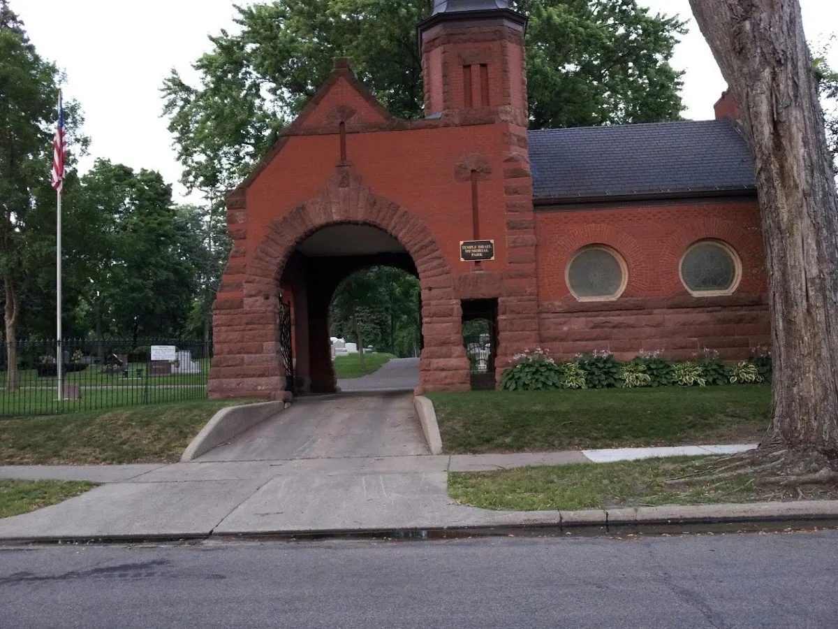 Temple Israel Memorial Park Cemetery — photo 7