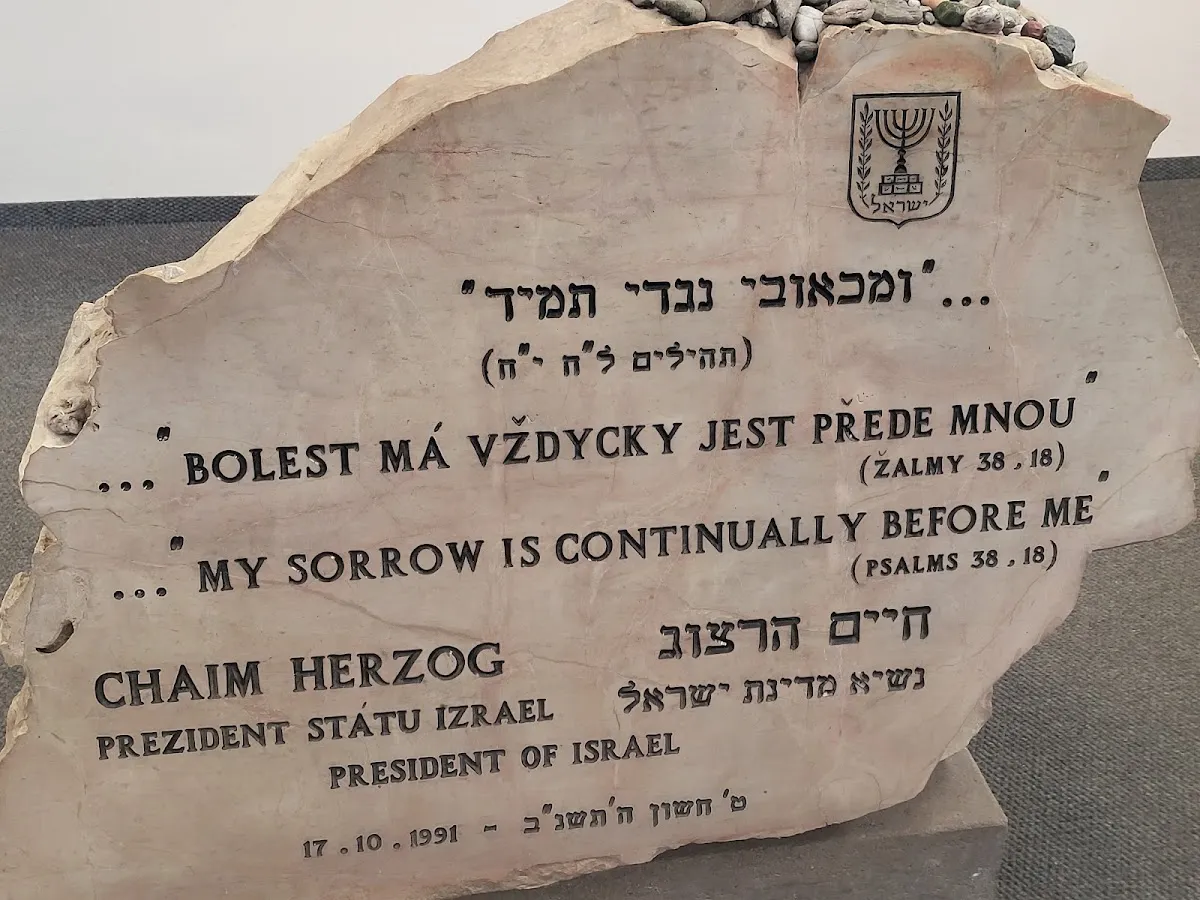 Památník Terezín – Krematorium a židovský hřbitov — foto 10