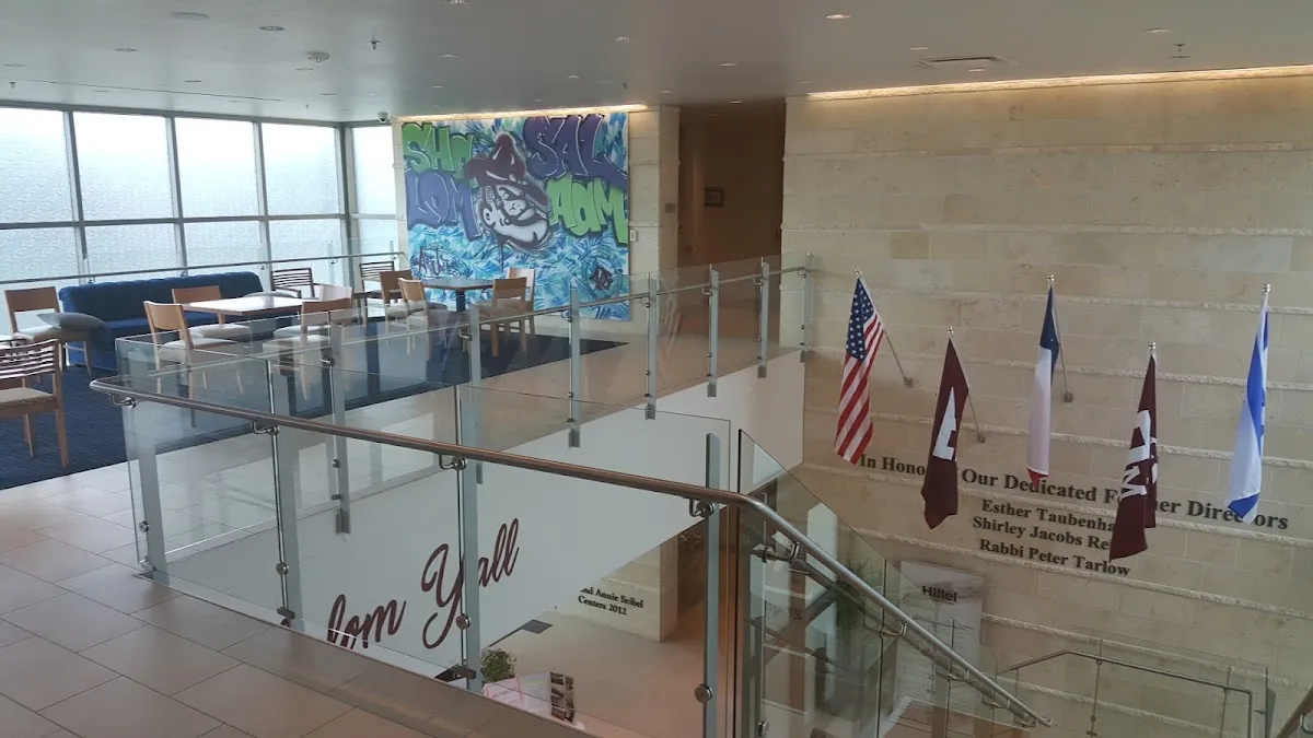 Texas A&M A.I. & Manet Schepps Hillel Center — foto 2