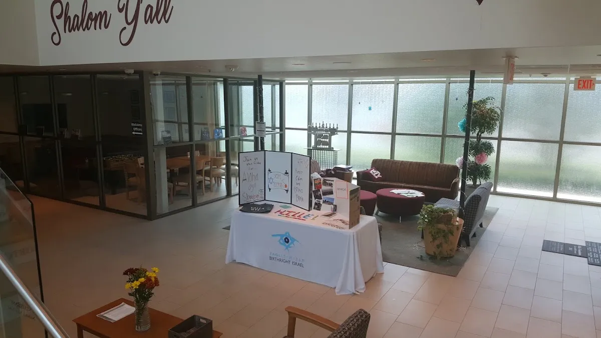 Texas A&M A.I. & Manet Schepps Hillel Center — foto 3