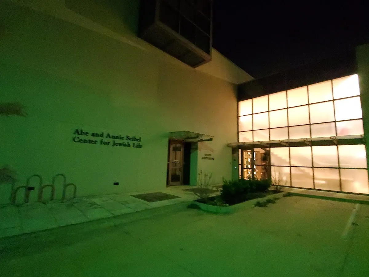 Texas A&M A.I. & Manet Schepps Hillel Center — foto 6