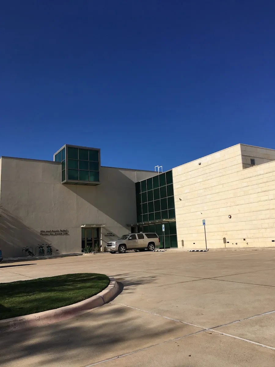 Texas A&M A.I. & Manet Schepps Hillel Center — foto 8