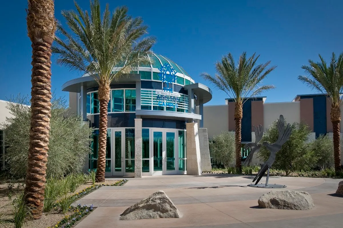 The Adelson School — foto 4