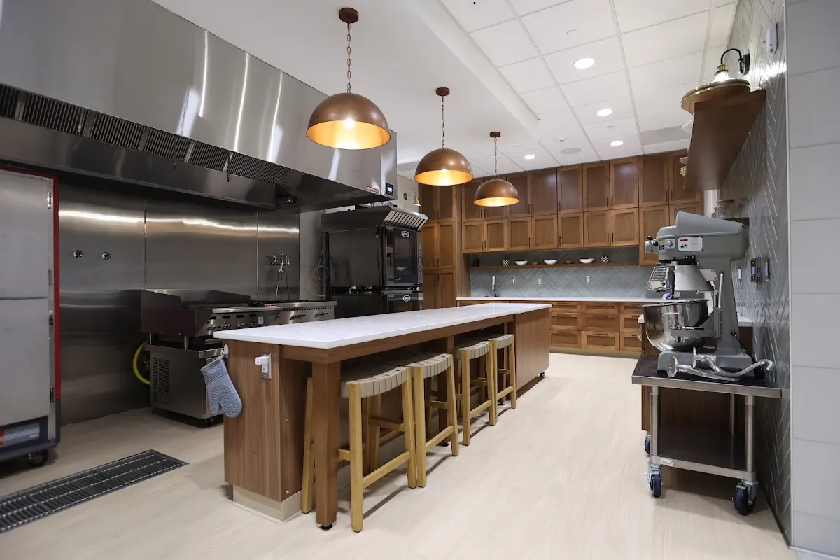 The Cutler Family Chabad House at the Rohr Center for Jewish Life serving KU and Northeast Kansas Communities — photo 6