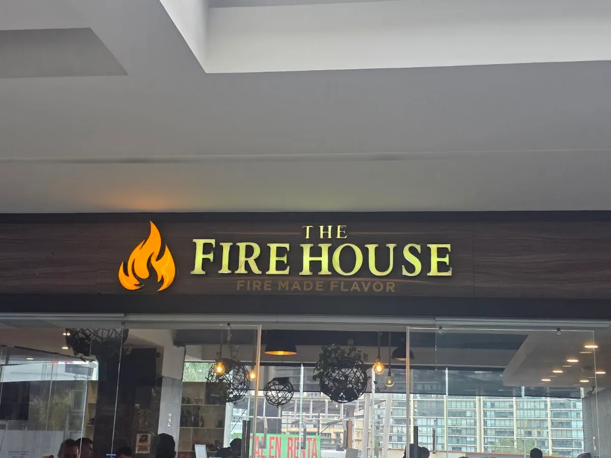 THE FIRE HOUSE — foto 3