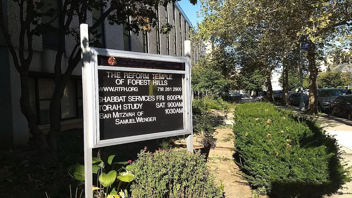 The Reform Temple of Forest Hills — foto 4