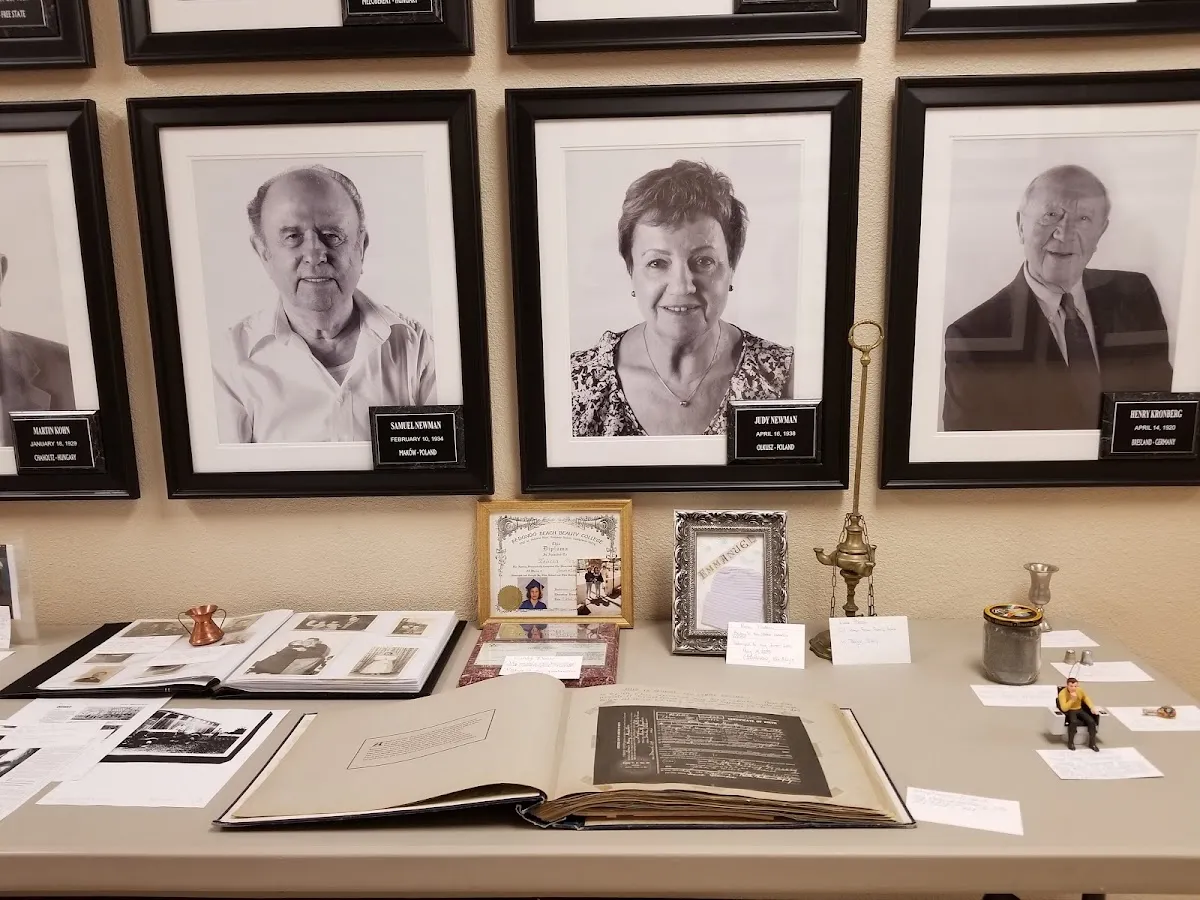 The Sperling Kronberg Mack Holocaust Resource — foto 2