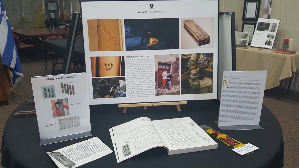 The Sperling Kronberg Mack Holocaust Resource — foto 6