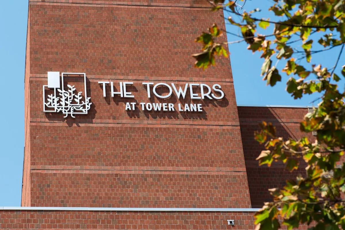 The Towers at Tower Lane (viviendas para mayores)