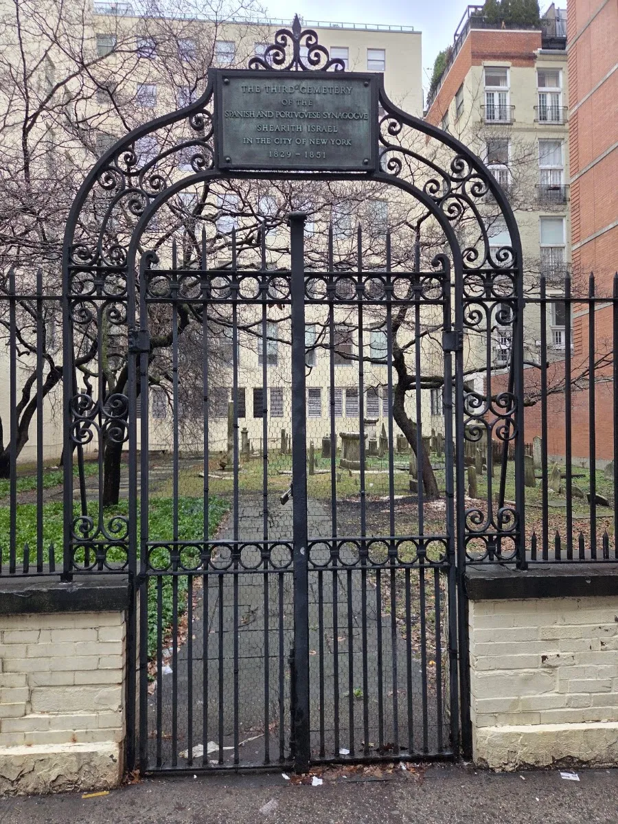 Third Cemetery of the Spanish and Portuguese Synagogue — foto 5