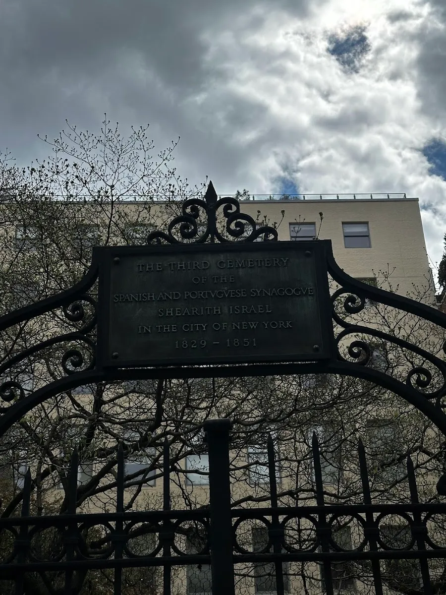 Third Cemetery of the Spanish and Portuguese Synagogue — foto 8
