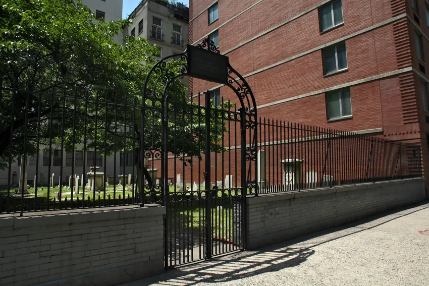 Third Cemetery of the Spanish and Portuguese Synagogue — foto 9
