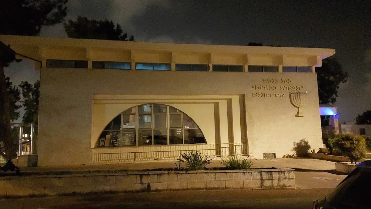 Tiferet Bachurim Synagogue