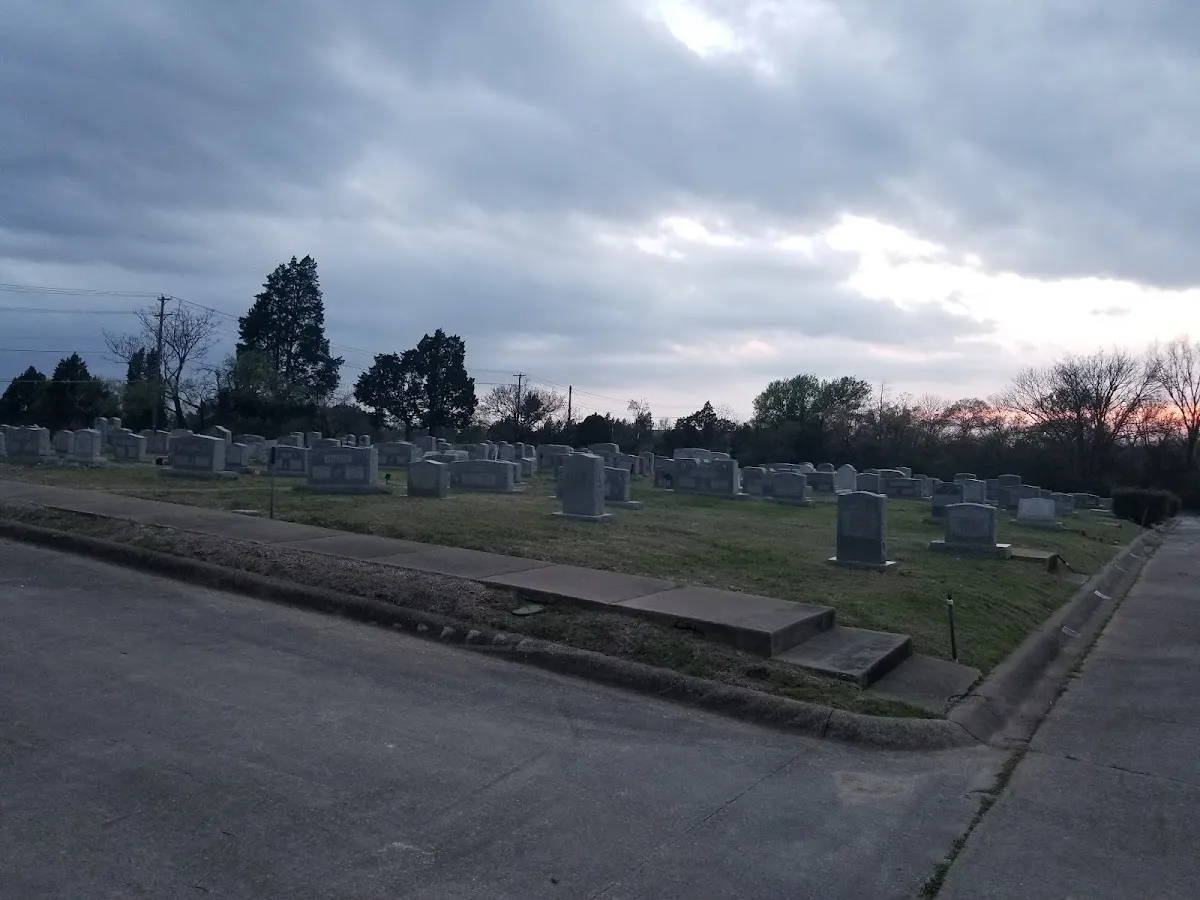 Tiferet Israel-Agudas Achim Cemetery — foto 6
