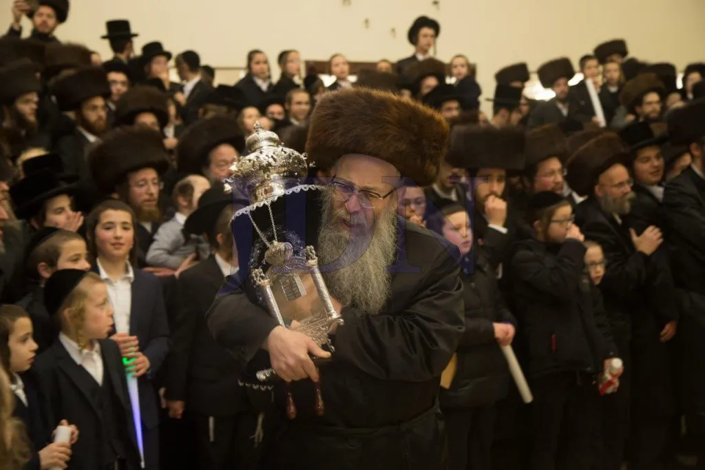 Toldos Yakov Yosef Skver — photo 4