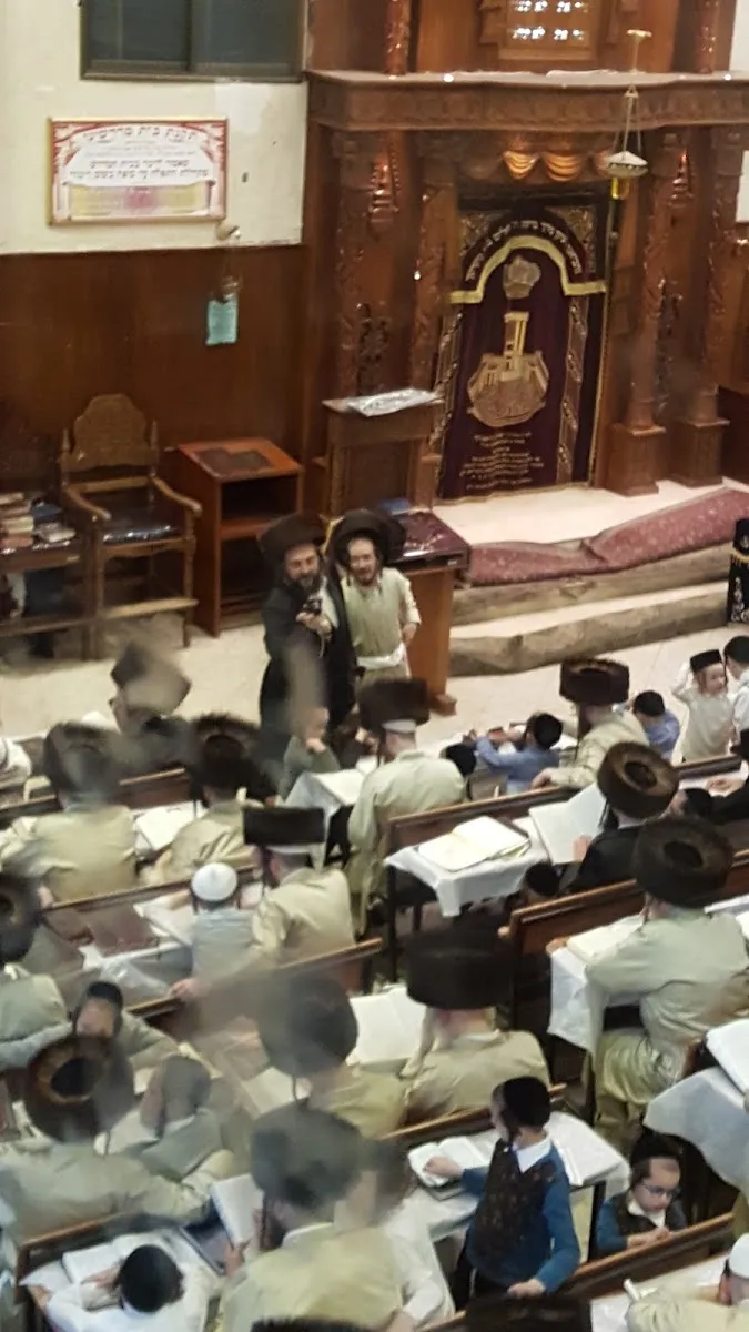 Toldot Avraham Yitzchak Central Synagogue — foto 4