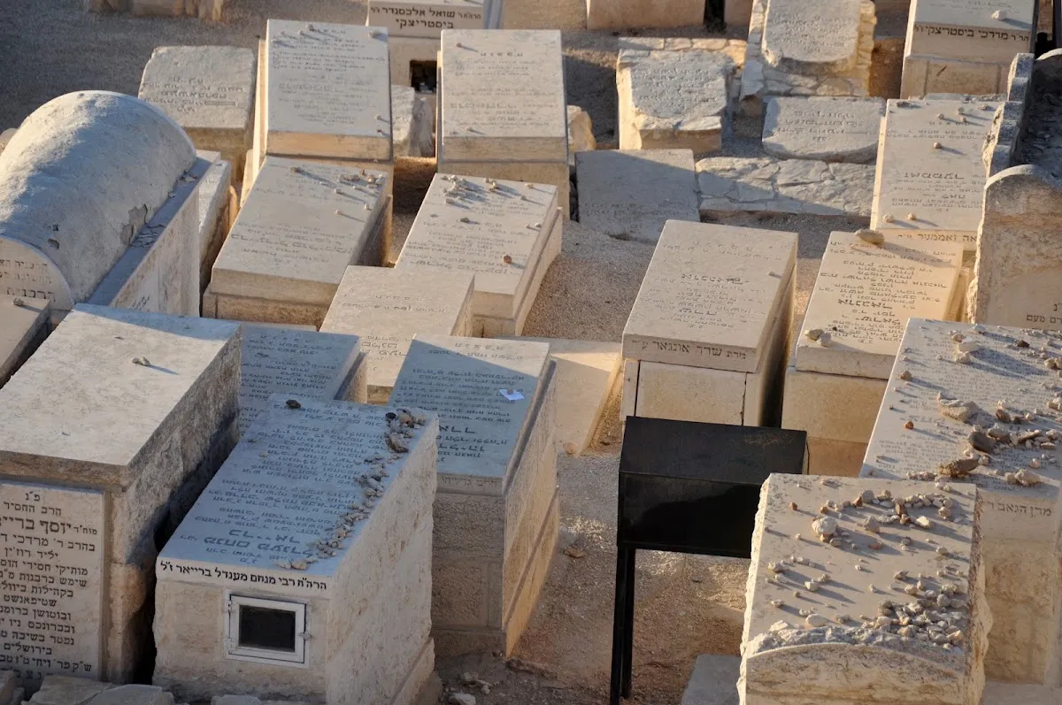 Tomb of the Nadvorna Rebbe — foto 4