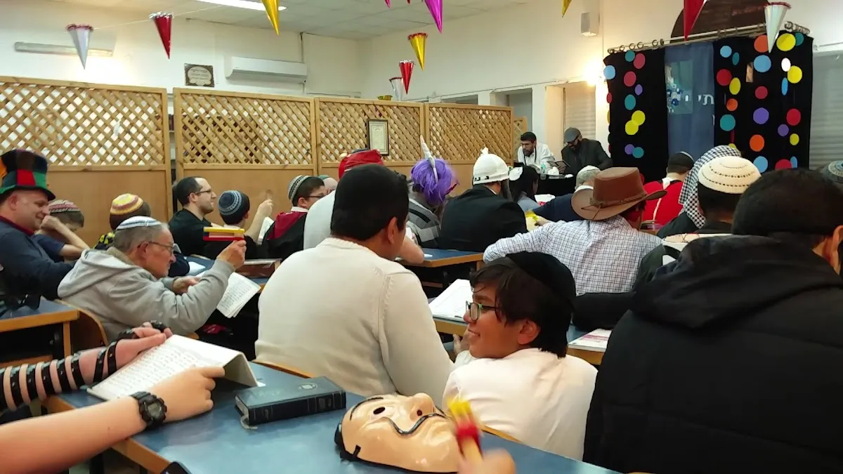Torah VeChaim Synagogue — foto 2