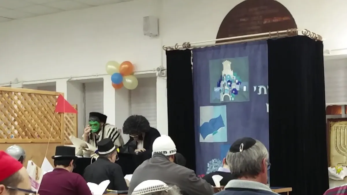Torah VeChaim Synagogue — foto 3