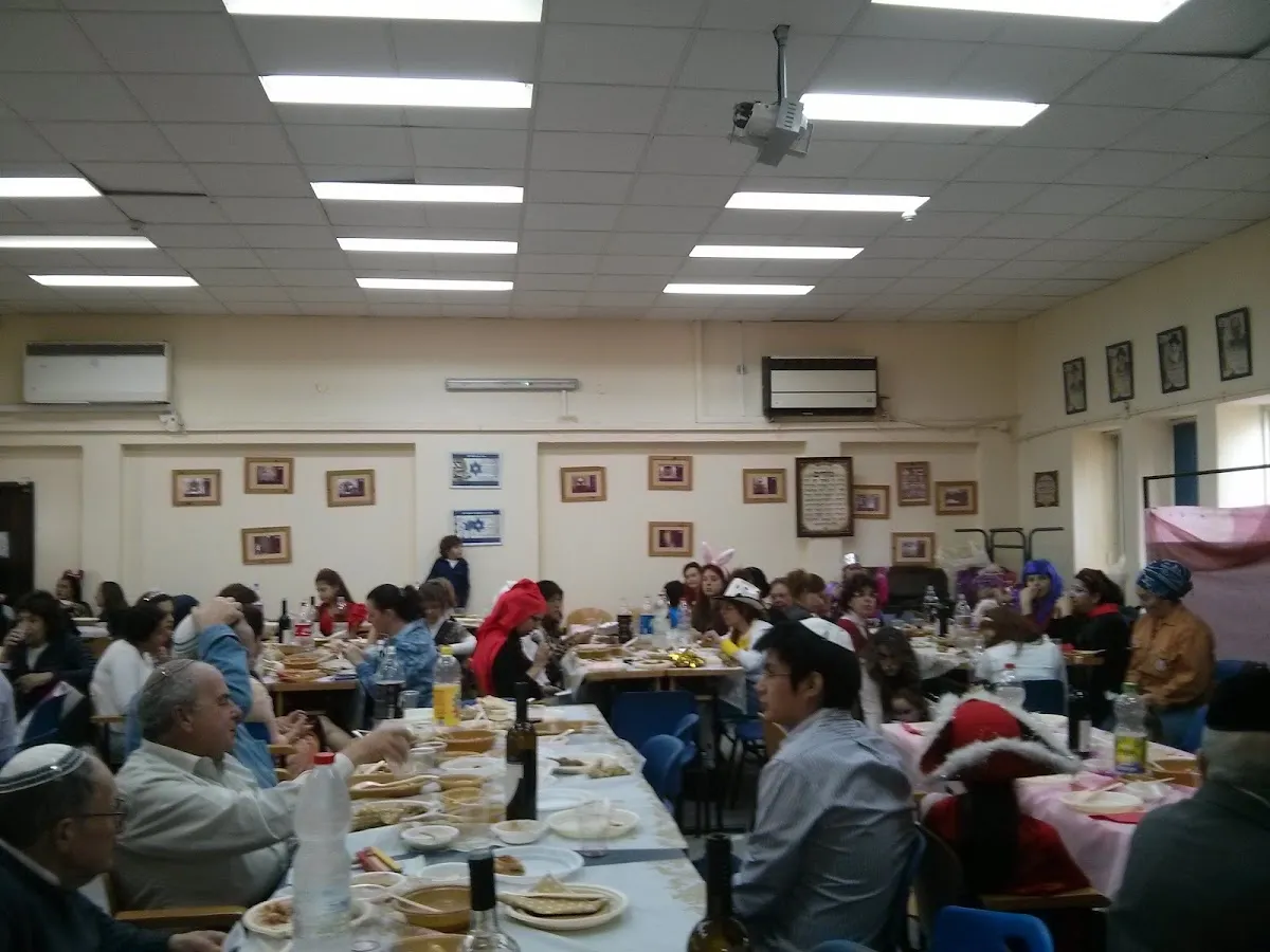 Torah VeChaim Synagogue — foto 4