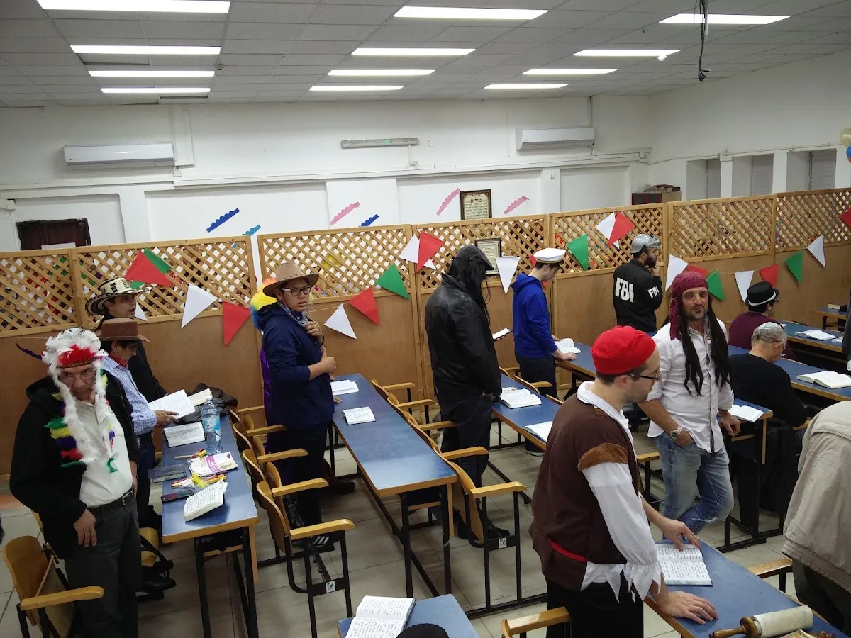 Torah VeChaim Synagogue — foto 5