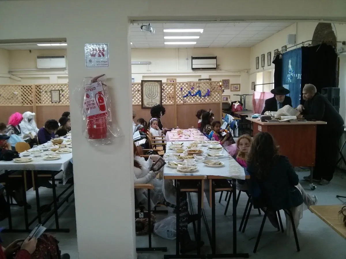 Torah VeChaim Synagogue — foto 6