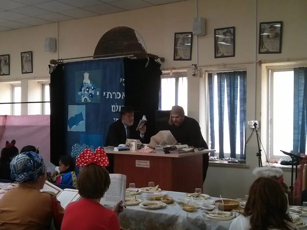 Torah VeChaim Synagogue — foto 9