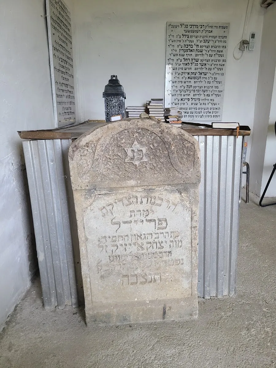 Tosh Cemetery de Nyírtass — photo 4