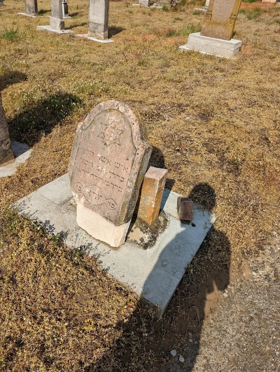 Tosh Cemetery de Nyírtass — photo 8