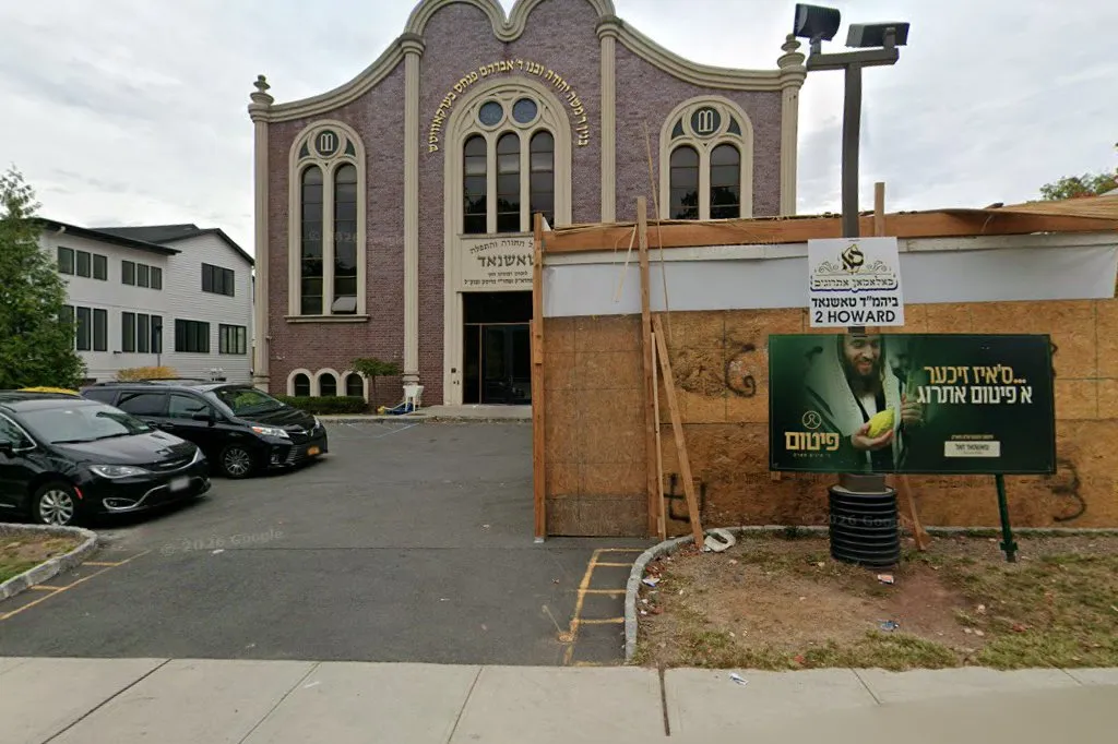 Toshnad Shul היכל תורה ותפלה טאשנאד