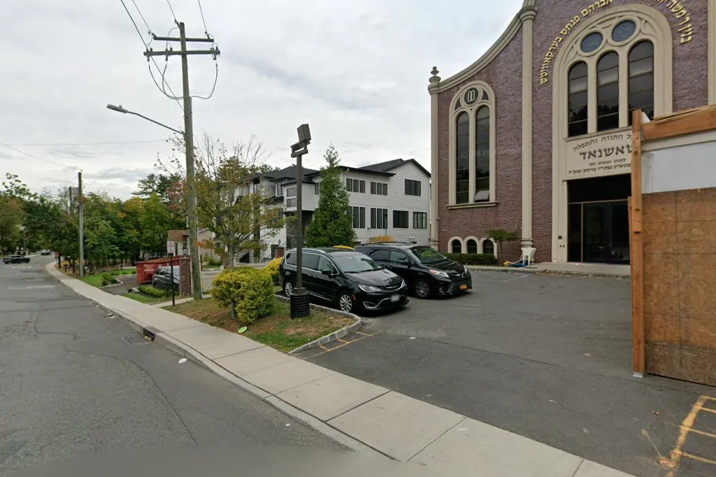 Toshnad Shul היכל תורה ותפלה טאשנאד — foto 3