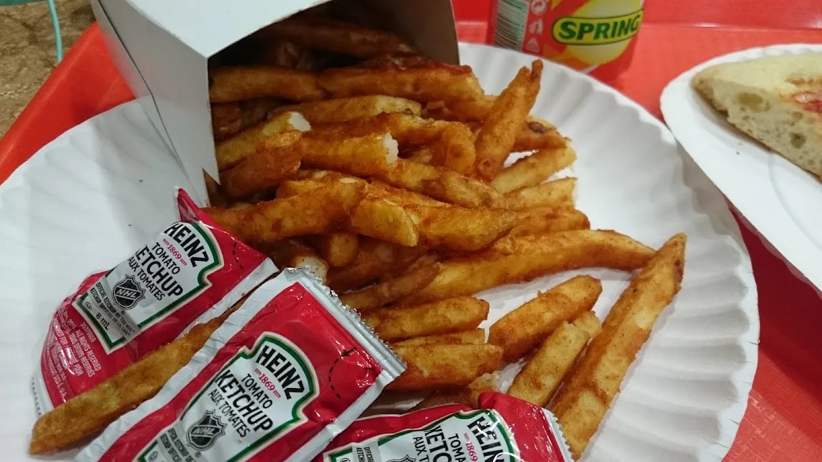 Tov-Li Pizza & Falafel (Bathurst Norte) — foto 3