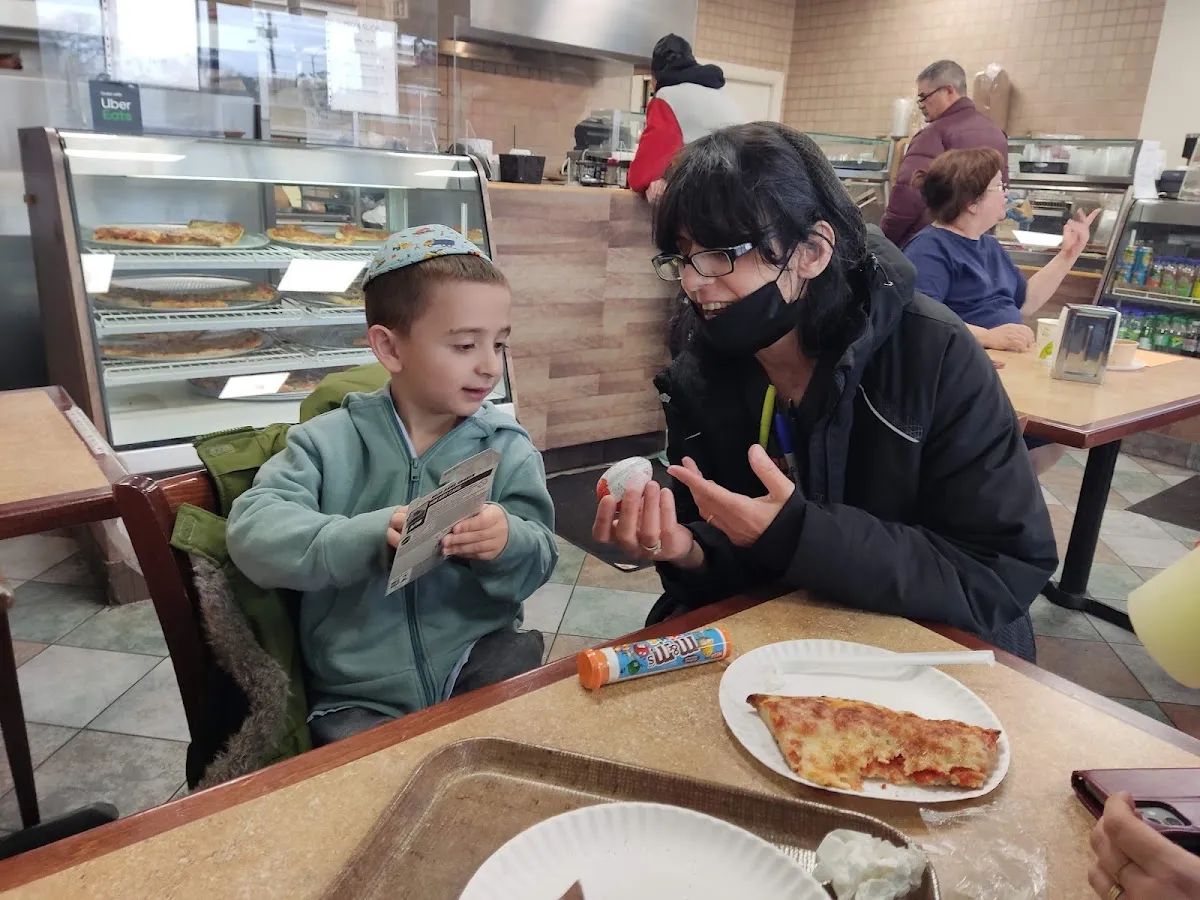 Tov-Li Pizza & Falafel (Bathurst Norte) — foto 10