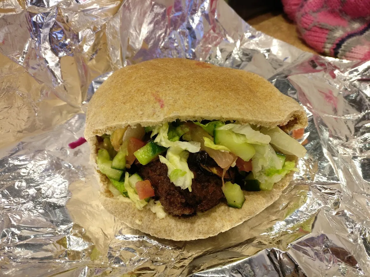 Tov-Li Pizza & Falafel (Bathurst Sur) — foto 3