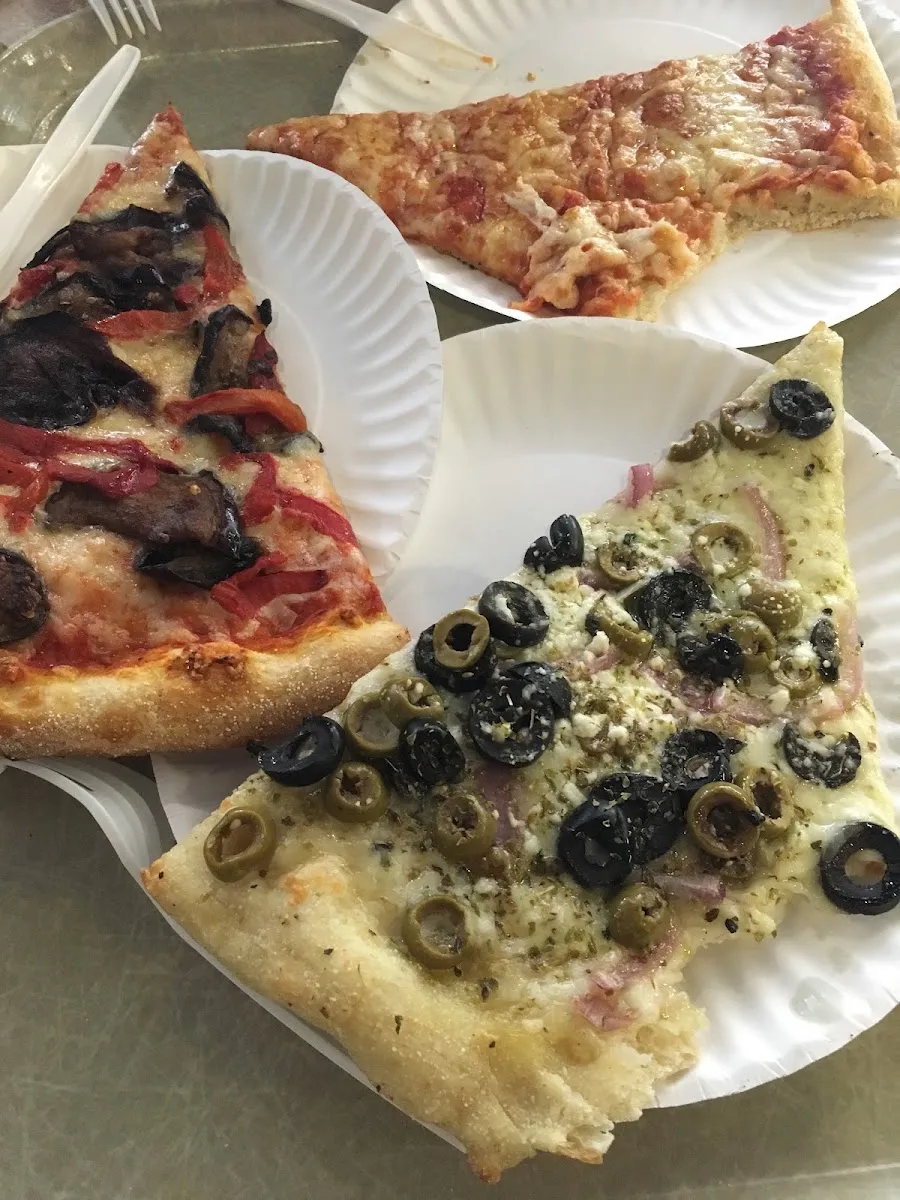 Tov-Li Pizza & Falafel (Bathurst Sur) — foto 4