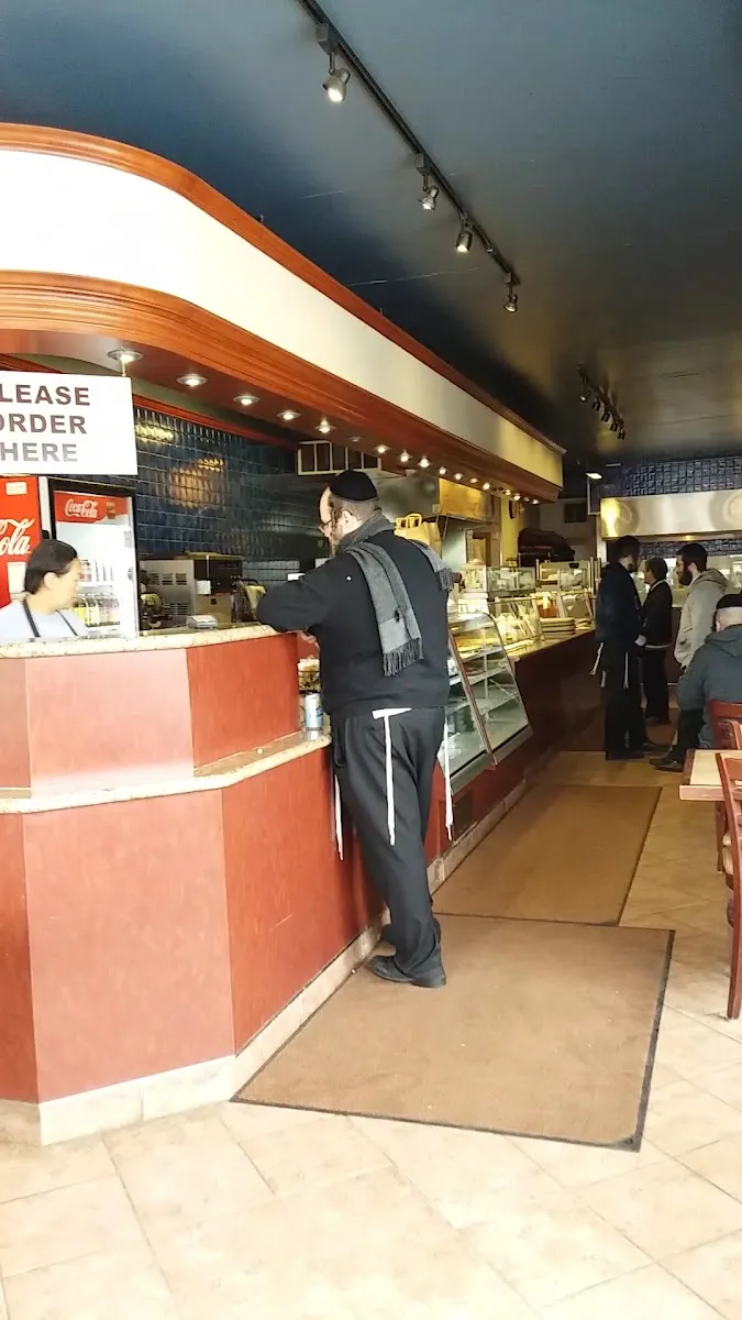 Tov-Li Pizza & Falafel (Bathurst Sur) — foto 5