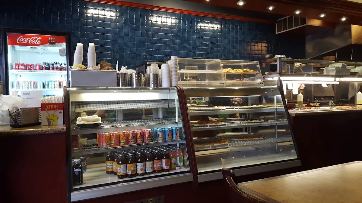 Tov-Li Pizza & Falafel (Bathurst Sur) — foto 7