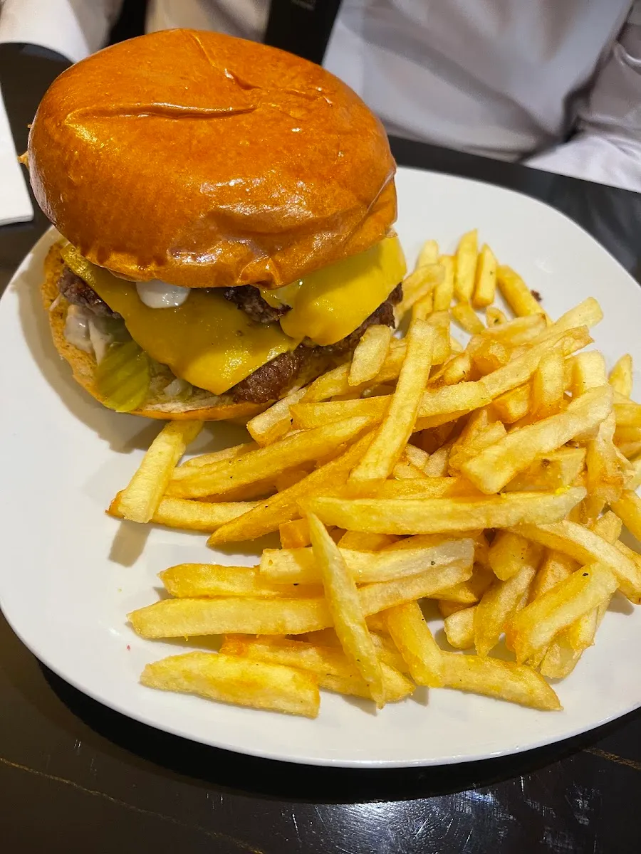 TOVIM French Burger Lovers - KOSHER — photo 3