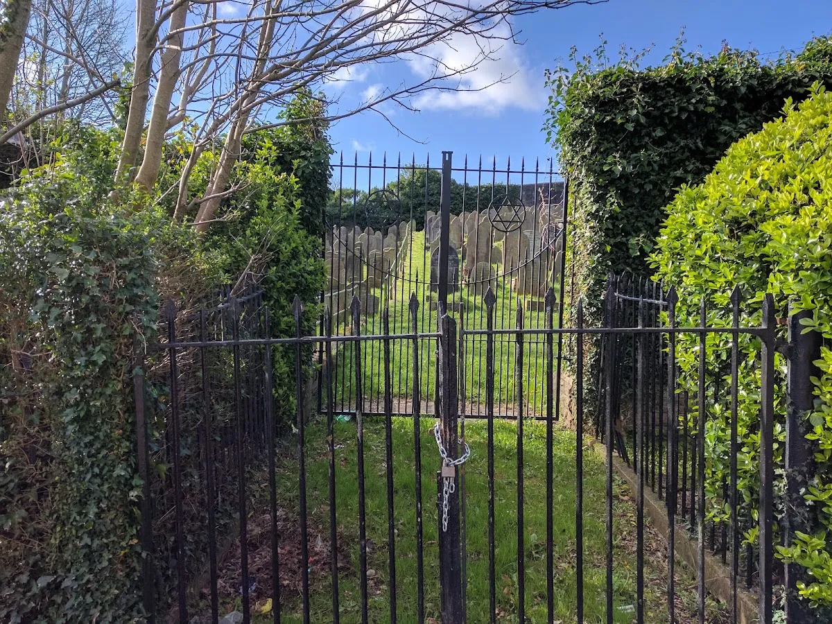 Townhill Jewish Cemetery — foto 3