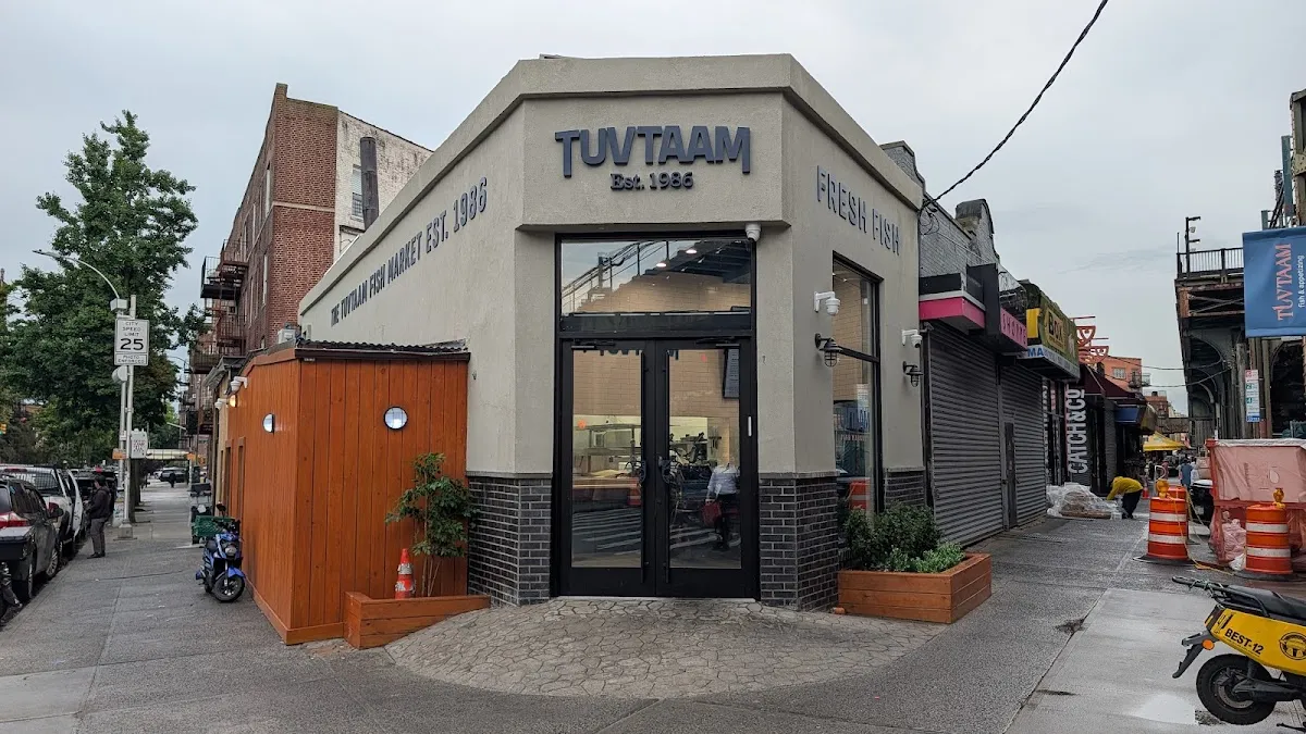 Tuv Taam Fish Market — photo 4