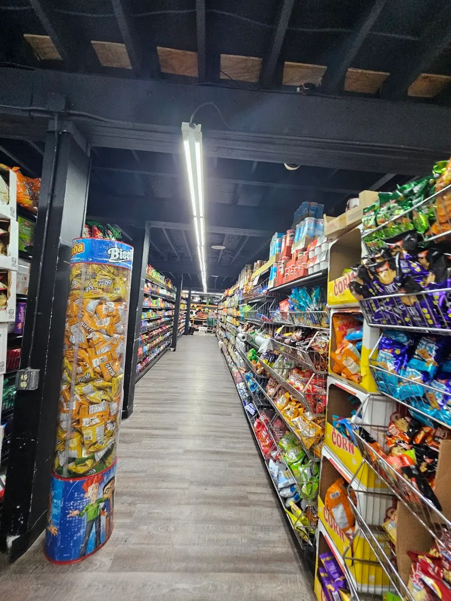 Tyberg Swan Lake Supermarket — photo 2