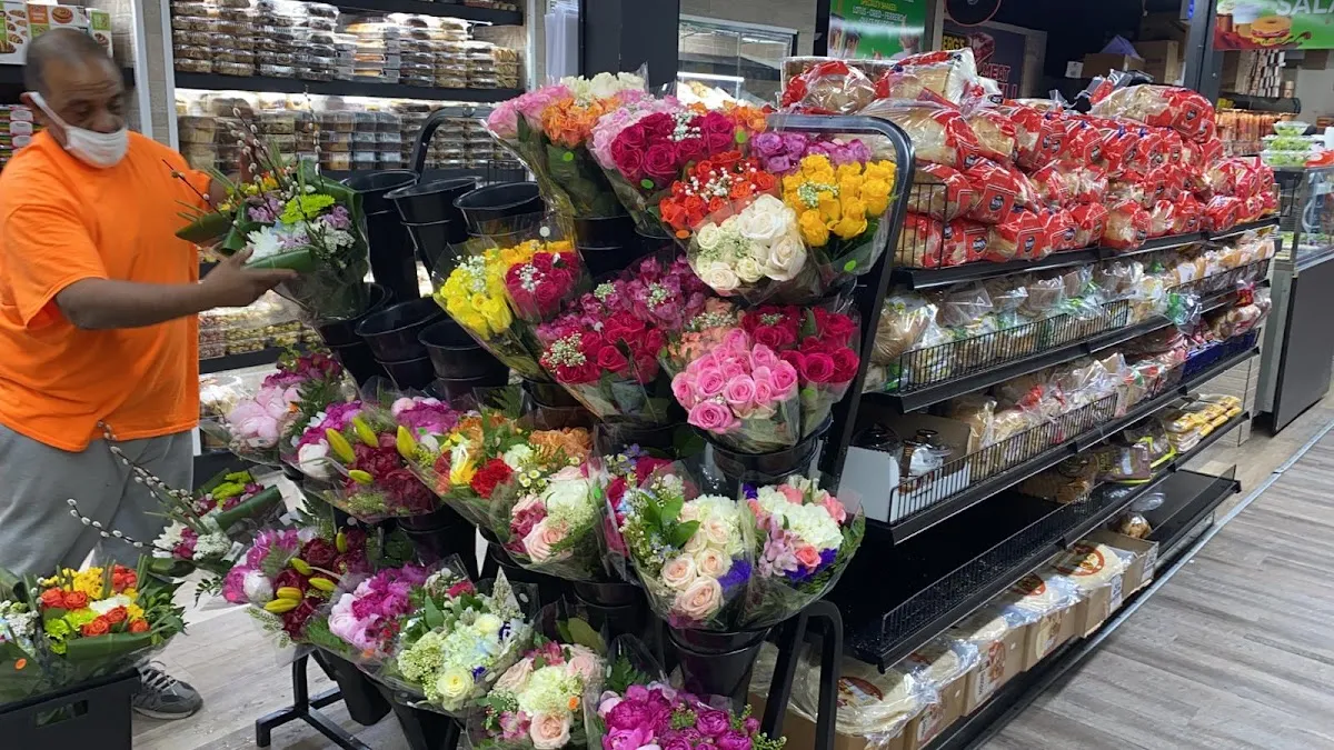 Tyberg Swan Lake Supermarket — photo 6