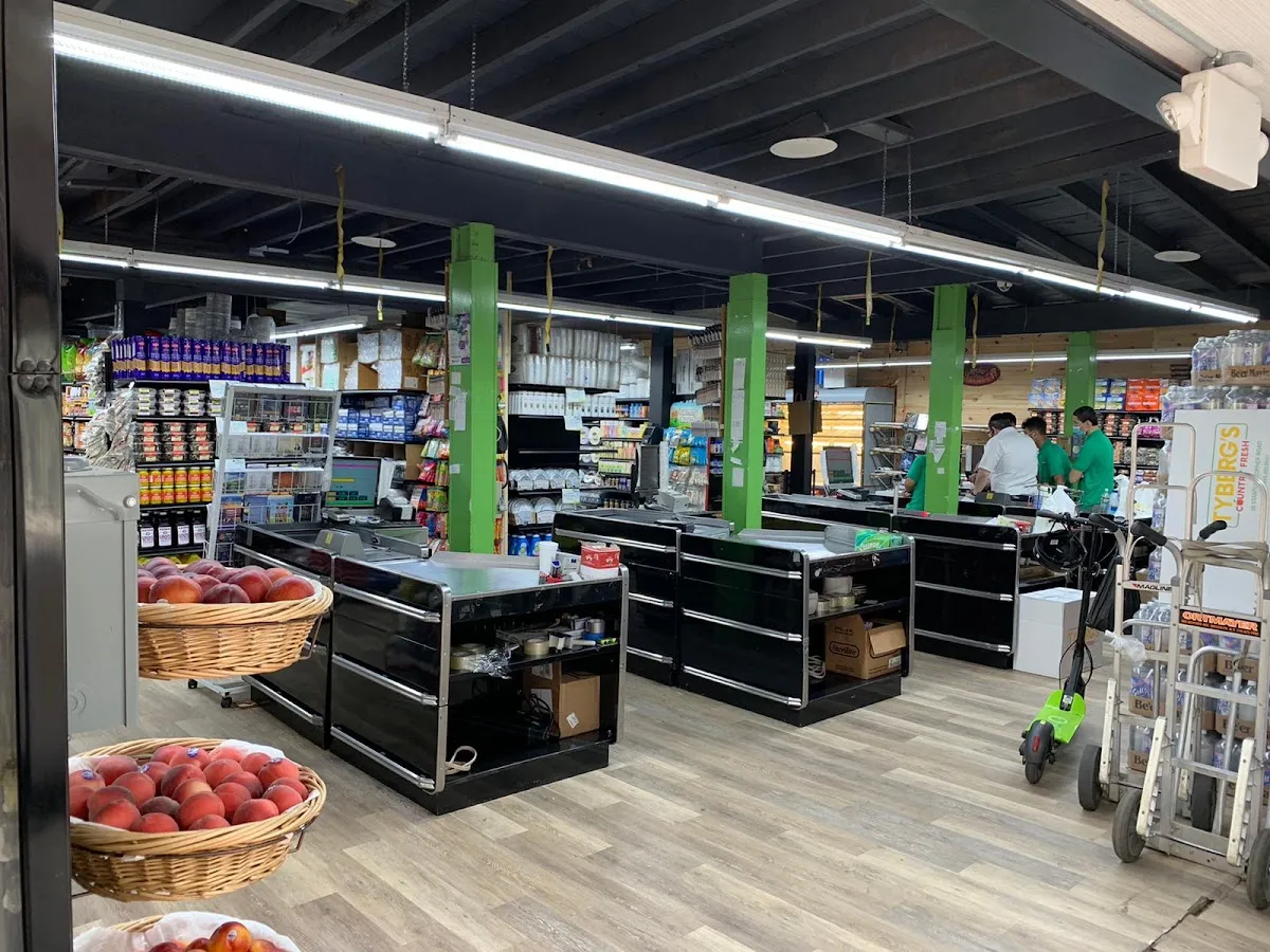 Tyberg Swan Lake Supermarket — photo 7