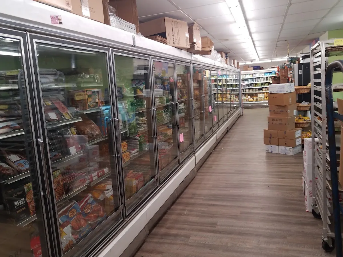 Tyberg Swan Lake Supermarket — photo 10