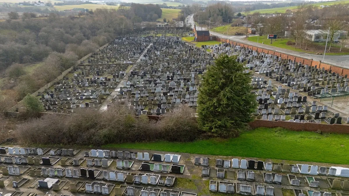 UHC Gildersome Cemetery — foto 5