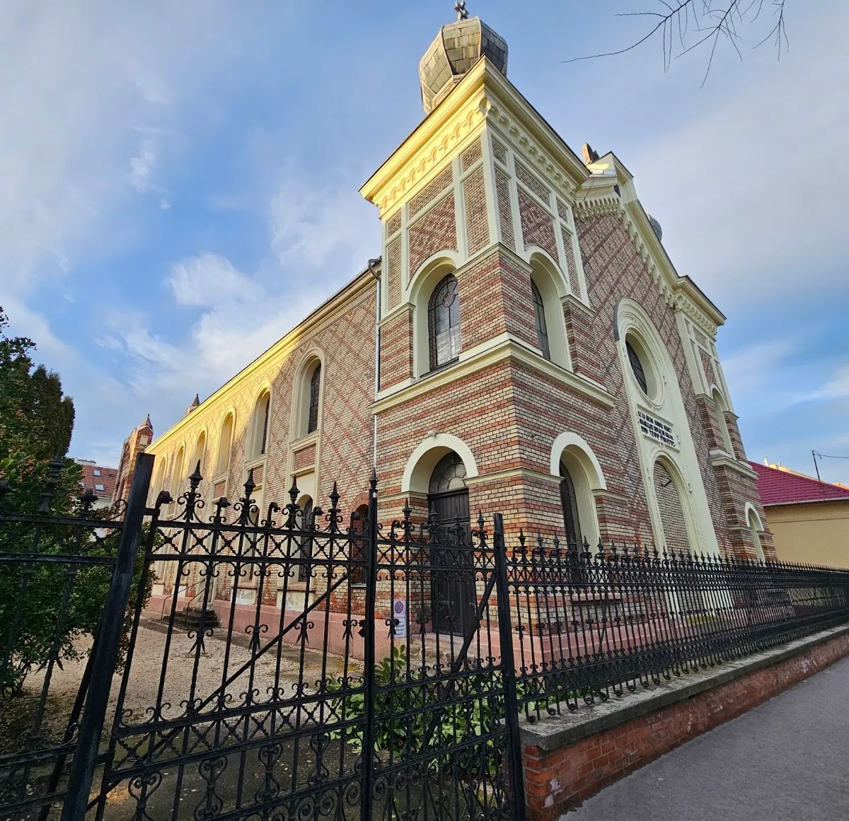 Újpest Synagogue — foto 10