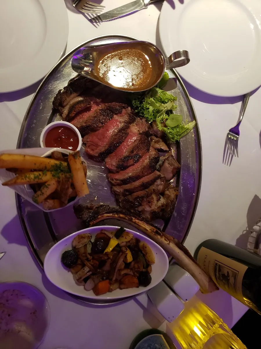 UN Plaza Grill — photo 4