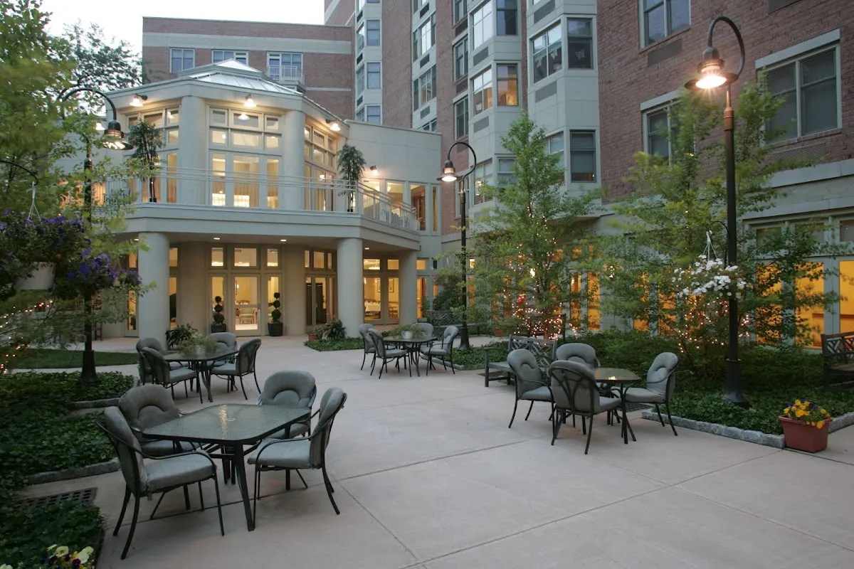 United Hebrew Senior Living: Assisted Living at Willow Towers — foto 3