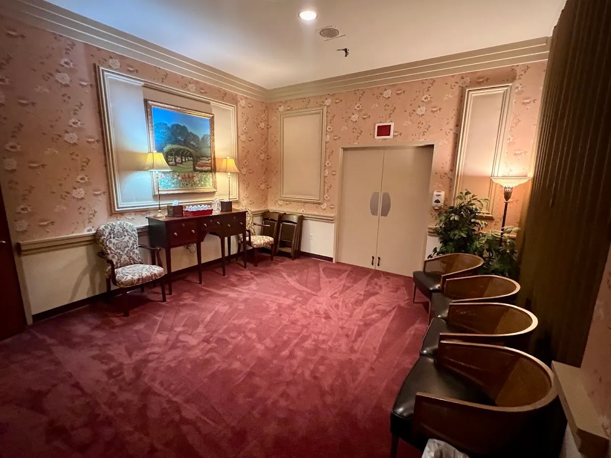 Weinstein Mortuary — foto 5