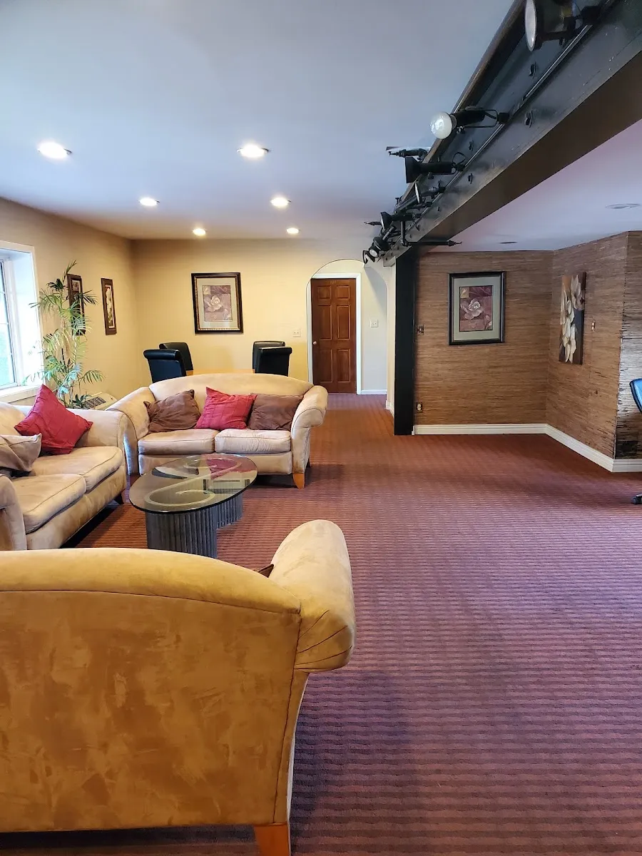 Wilshire Crest Hotel — photo 7